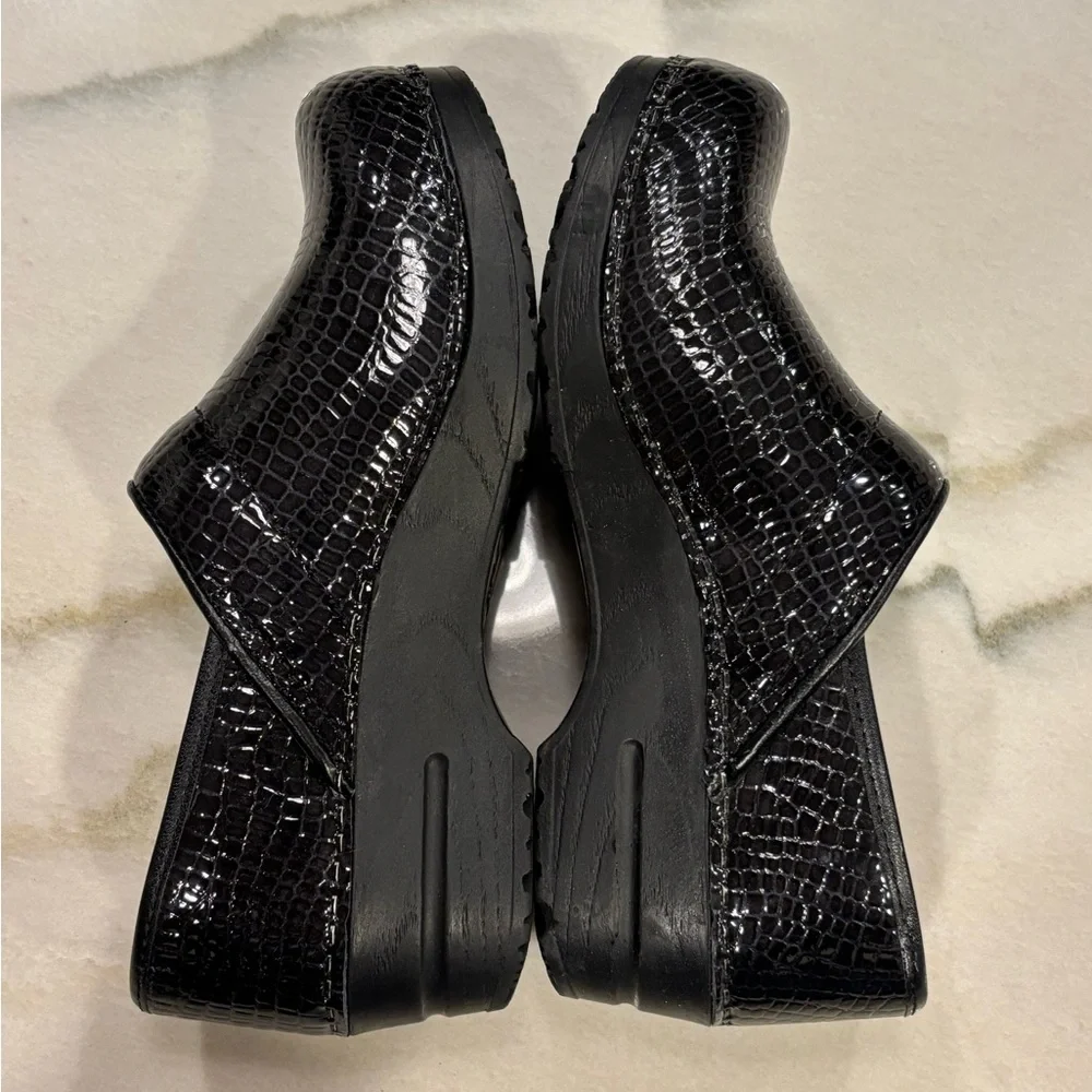 Sanita Clogs Womens Size 37 US 6.5 Black Patent Croc Embossed Professional - Picture 5 of 7